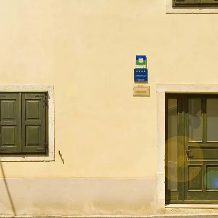 Casa de Férias Seaside House Novigrad - 3365